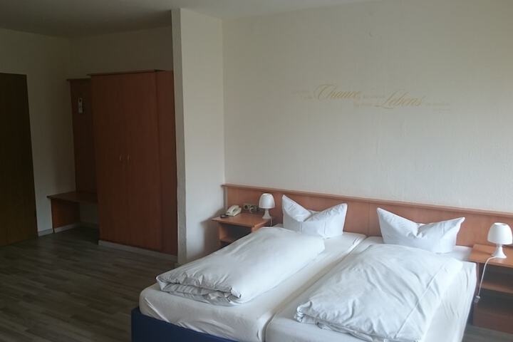Room 4 of 8