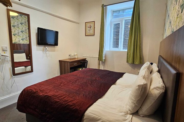 Room 6 of 37