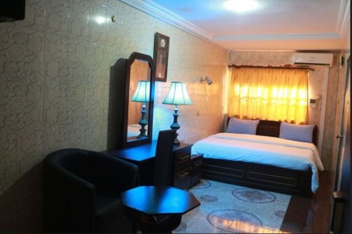 Room 17 of 29