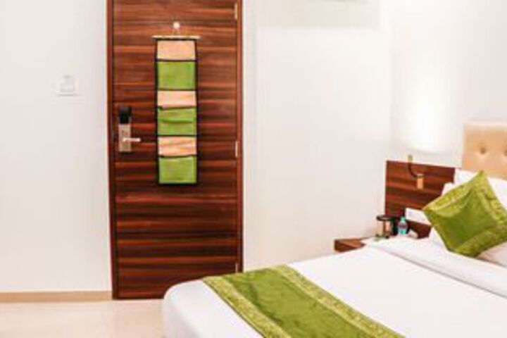 Room 14 of 37