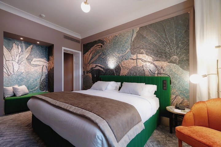Room 27 of 200