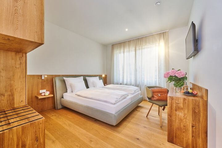 Room 9 of 35