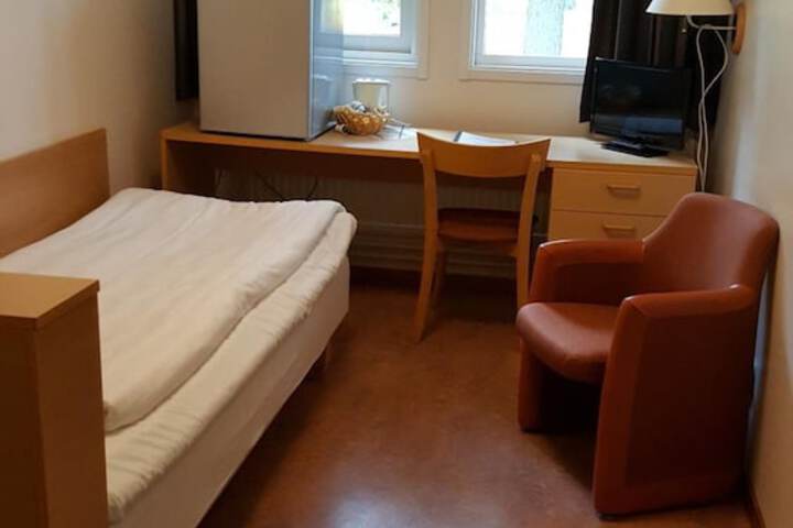 Room 9 of 33