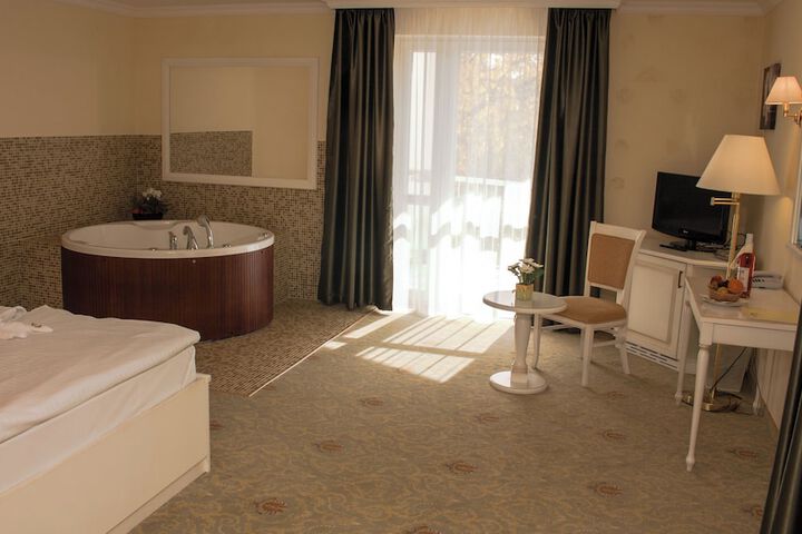 Room 8 of 69