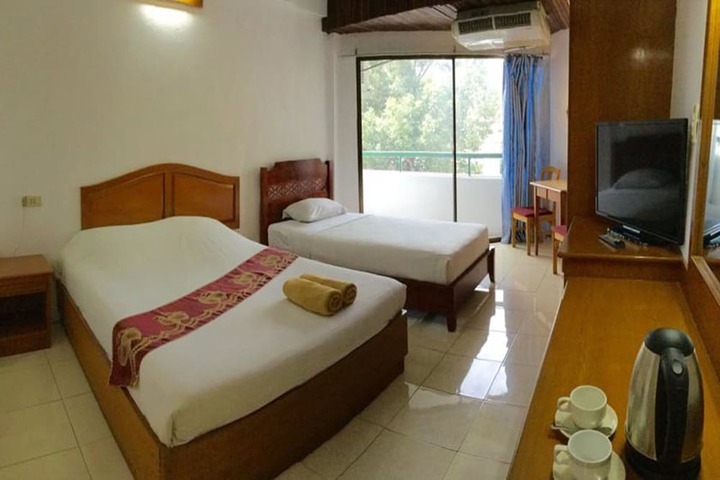Room 9 of 37