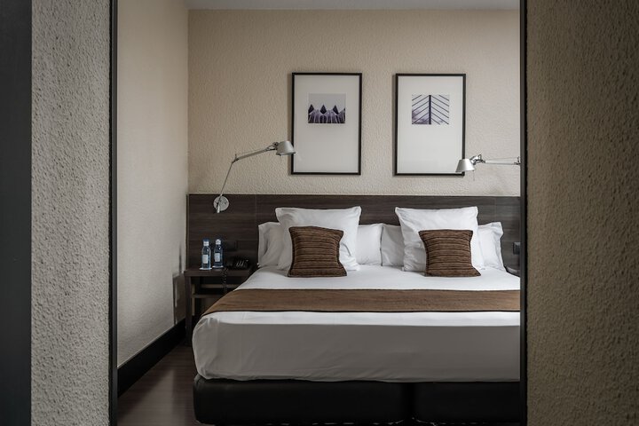 Room 13 of 42
