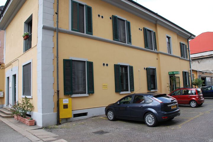 Hotel Exterior 34 of 40