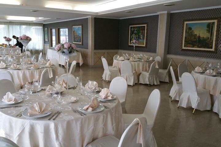 Ballroom/Hall 40 of 51