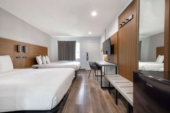 2 Queen Beds (10 of 13)