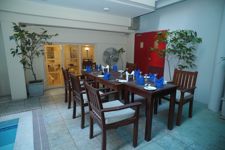Dining 78 of 84