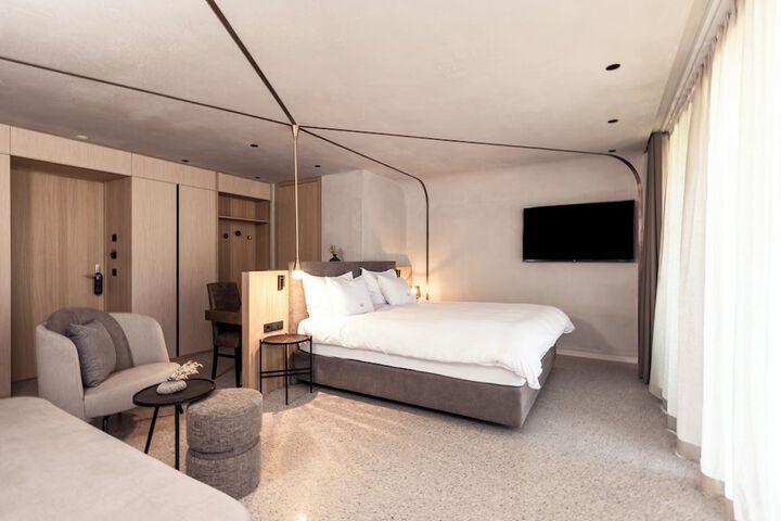 Room 8 of 79
