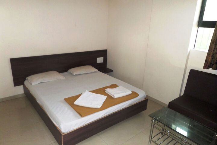 Room 7 of 18