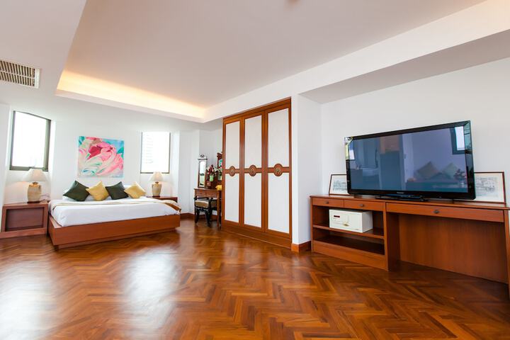 Room 9 of 51