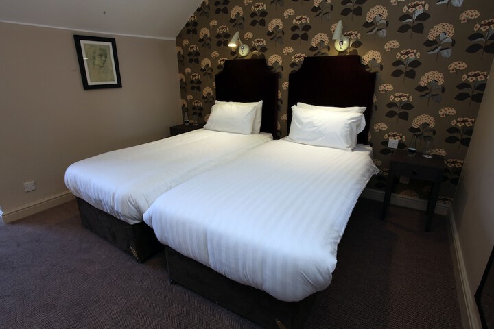 Room 6 of 139