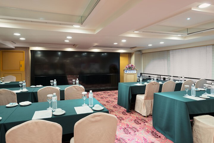 Ballroom/Hall 61 of 69