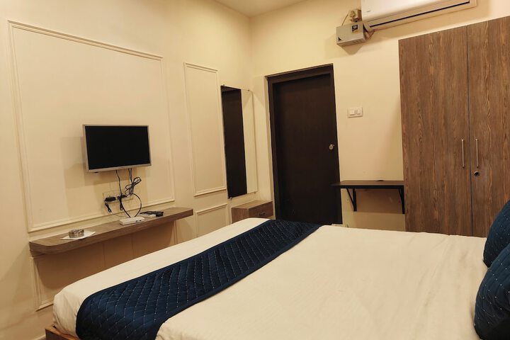 Room 18 of 33