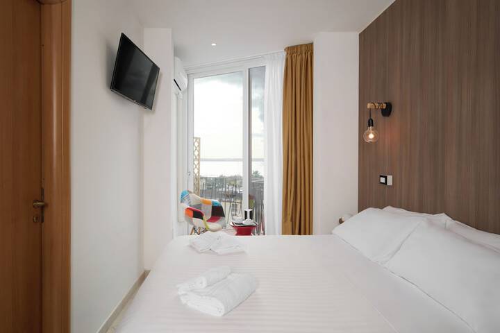 Room 27 of 43