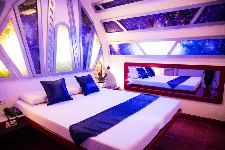 Room 13 of 25