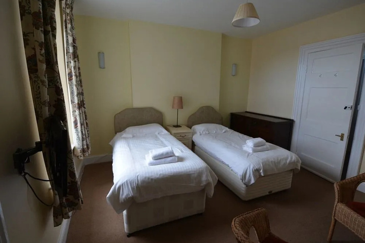 Room 5 of 20