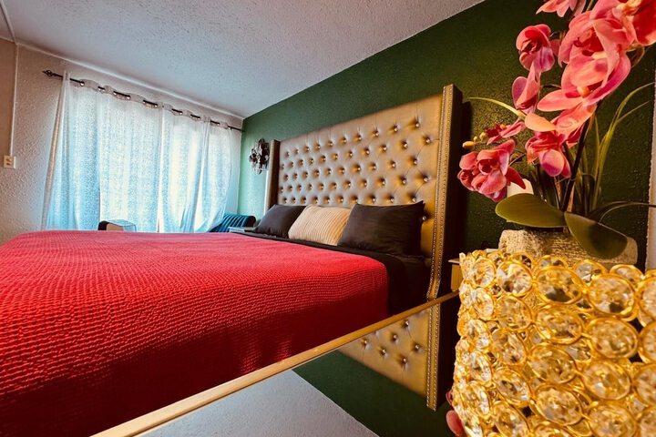 Room 27 of 77