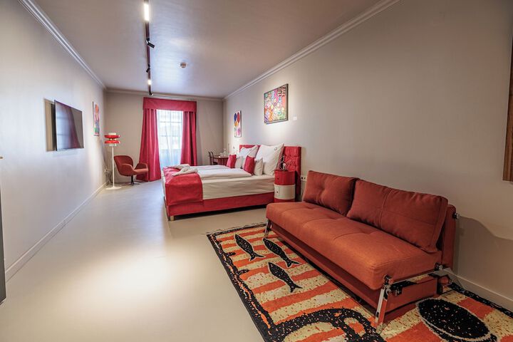 Room 33 of 103