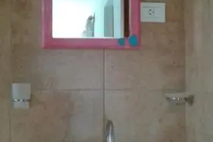Room 7 of 11