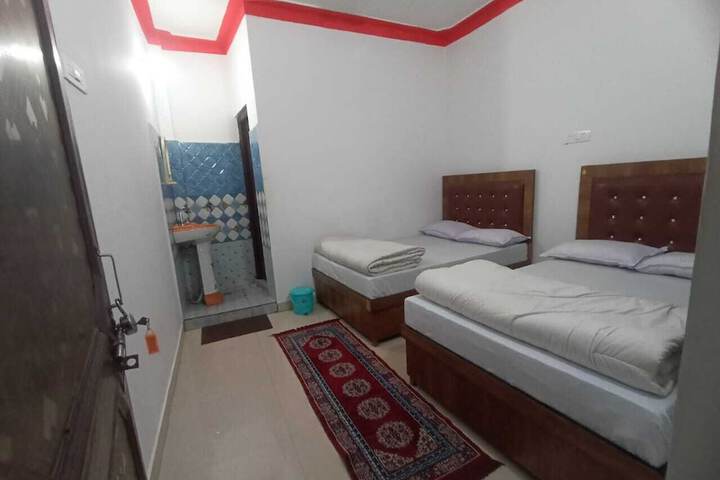 Room 12 of 30