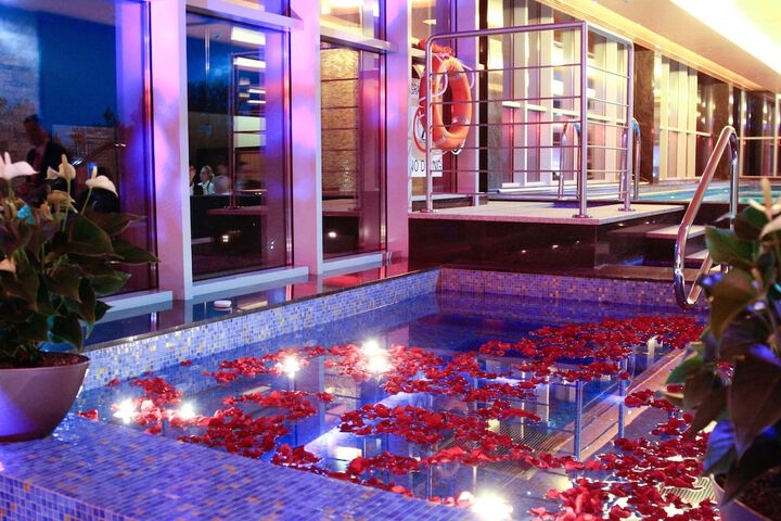 Hotel Pool