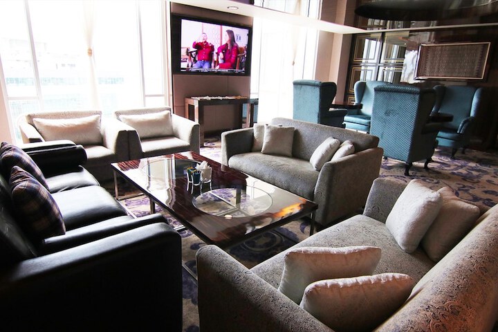 Lounge 80 of 89