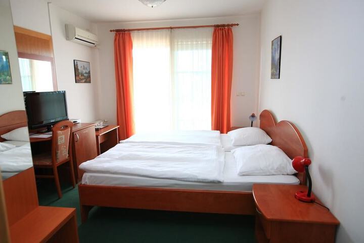 Room 5 of 14