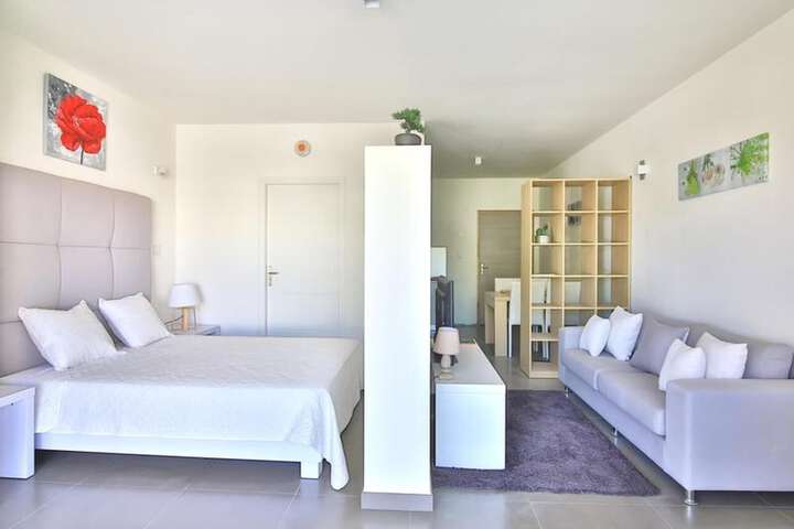 Room 2 of 7