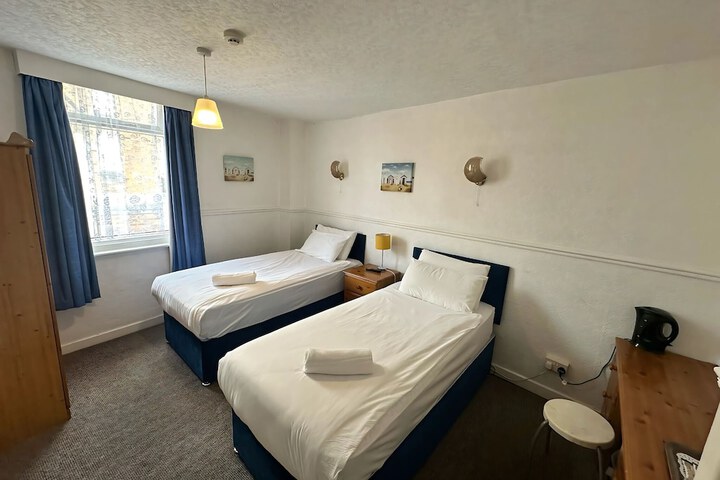 Room 9 of 23