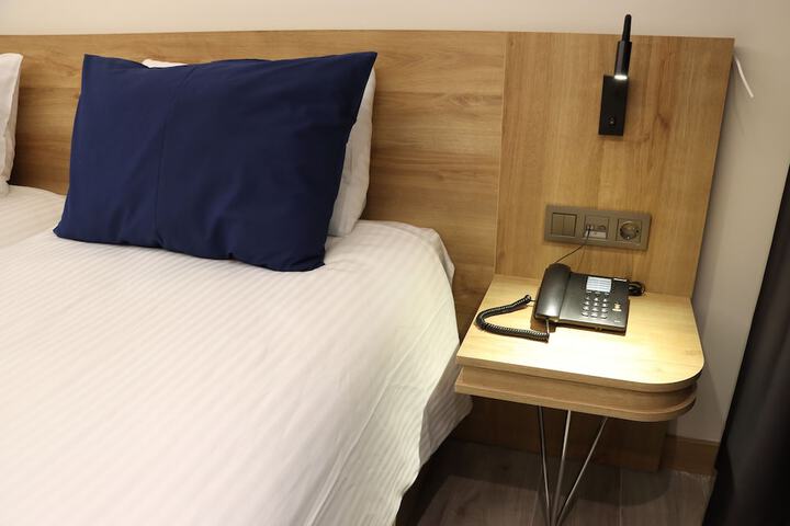 Room 10 of 32