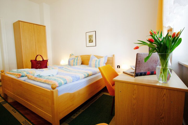 Room 1 of 2