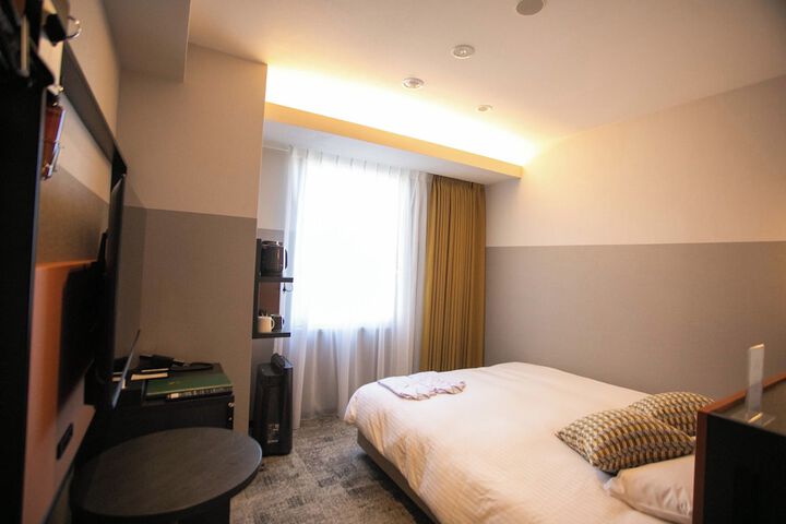 Room 6 of 80