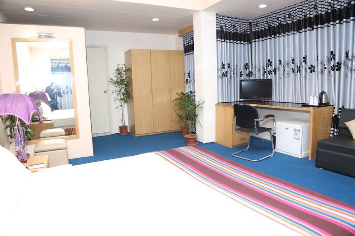 Room 15 of 36