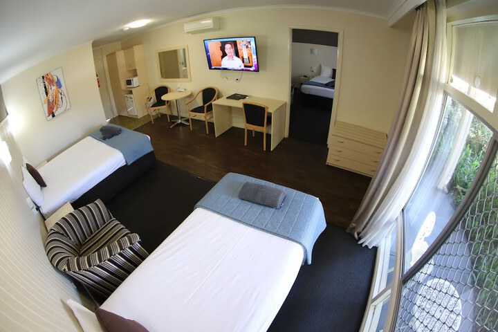 Room 27 of 199