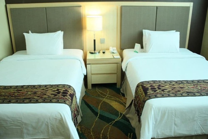 Room 10 of 35