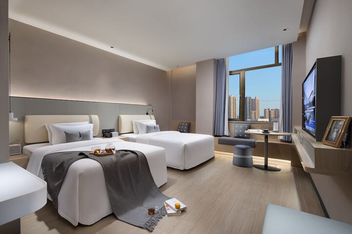 Room 4 of 16
