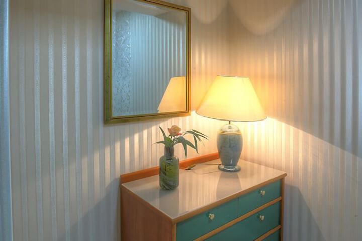 Room 10 of 37