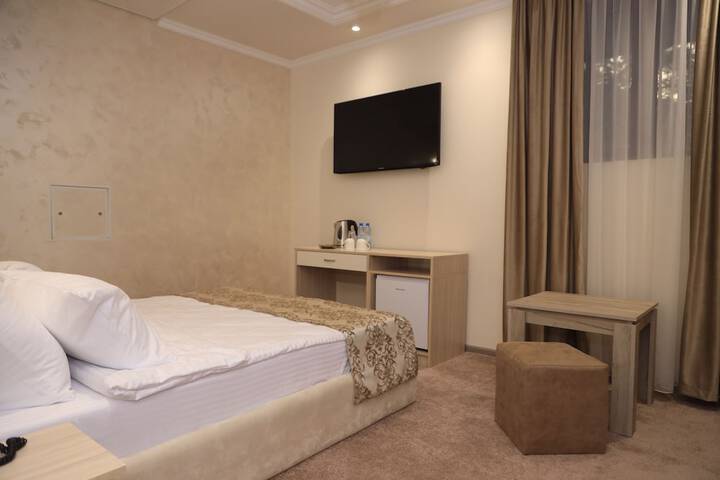 Room 8 of 32