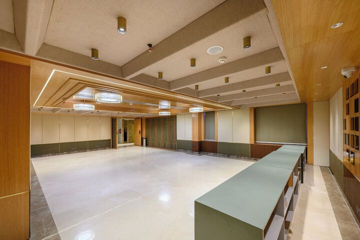 Ballroom/Hall 56 of 80