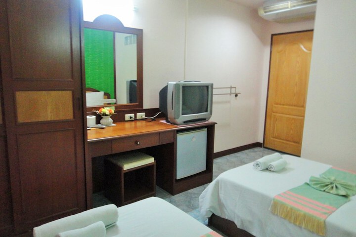 Room 12 of 66