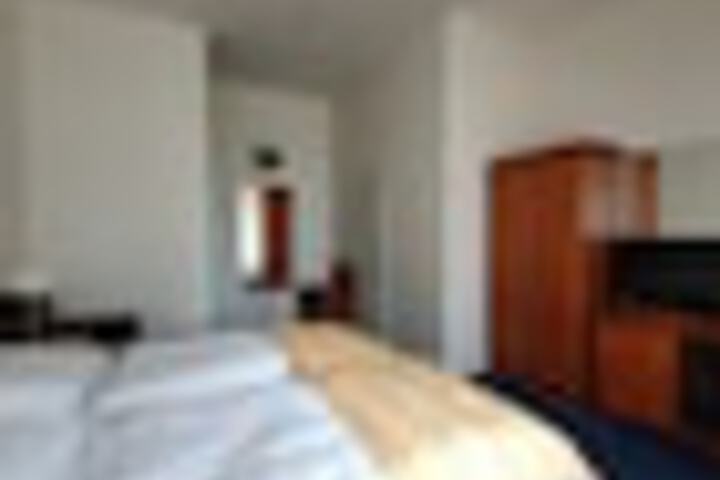 Room 50 of 324