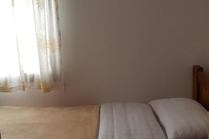 Room 14 of 33