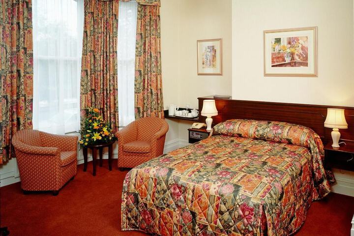 Room 26 of 43