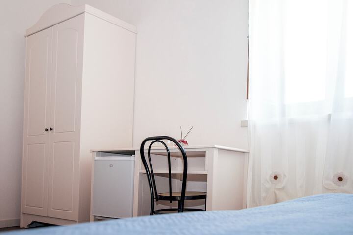 Room 4 of 49