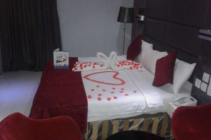 Room 8 of 34
