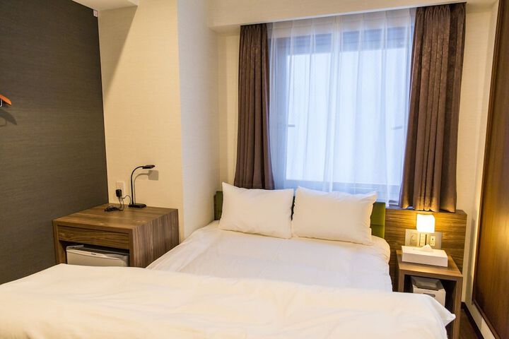 Room 8 of 33