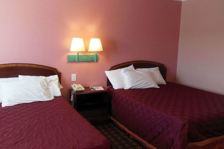 1 Queen Bed (8 of 15)